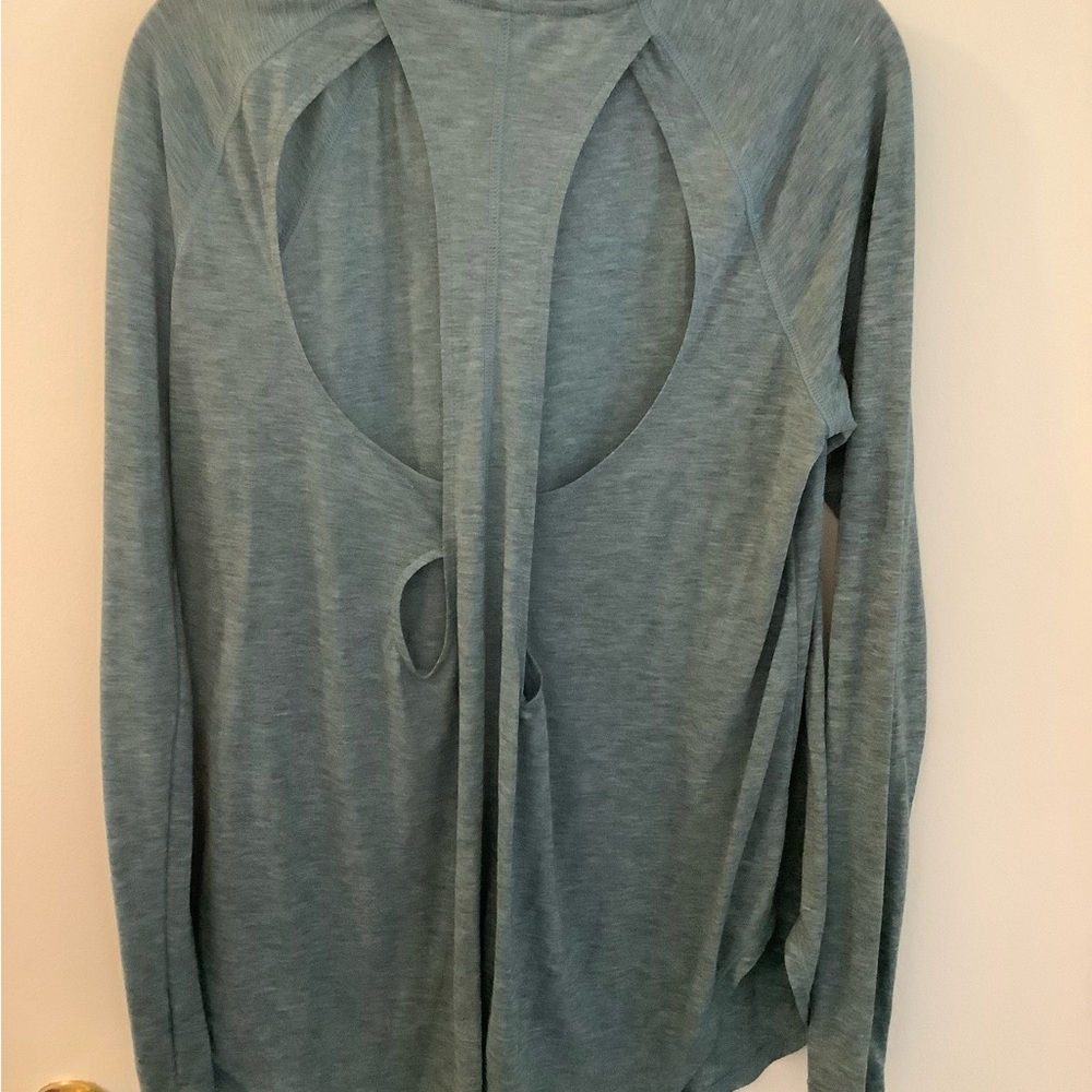 Under Armour cut out Shirt